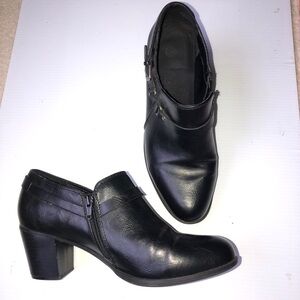 CP by dress barn LORRAINE 10W heeled ankle boots.